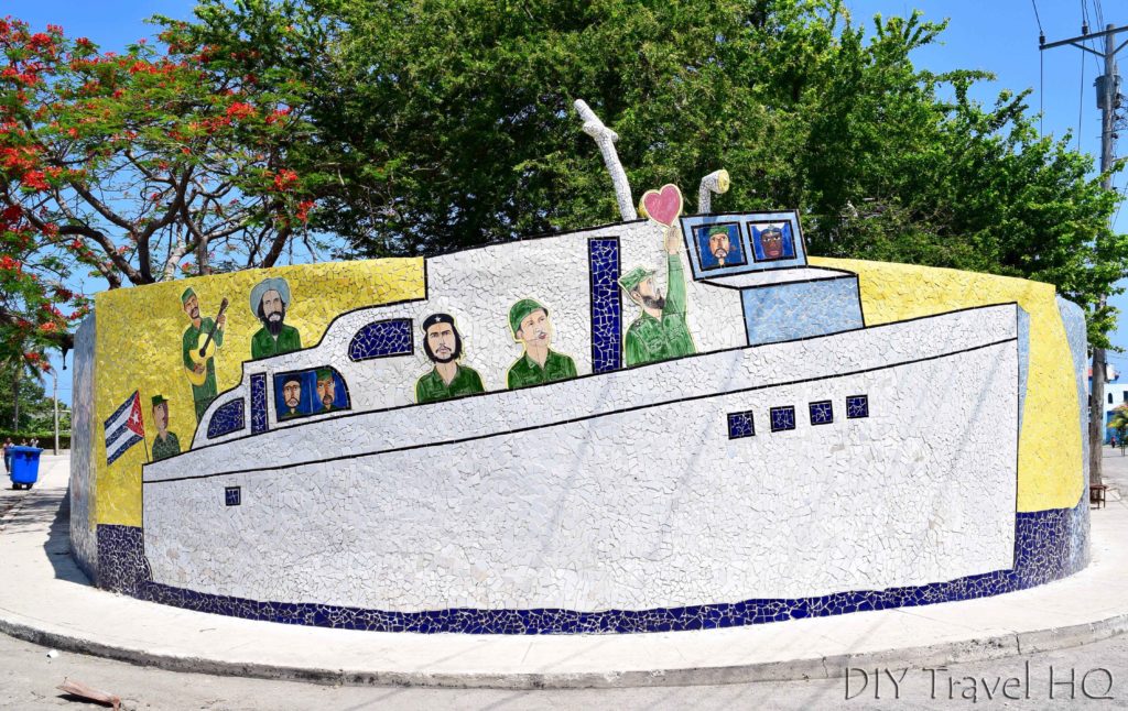 Granma yacht mural in Fusterlandia