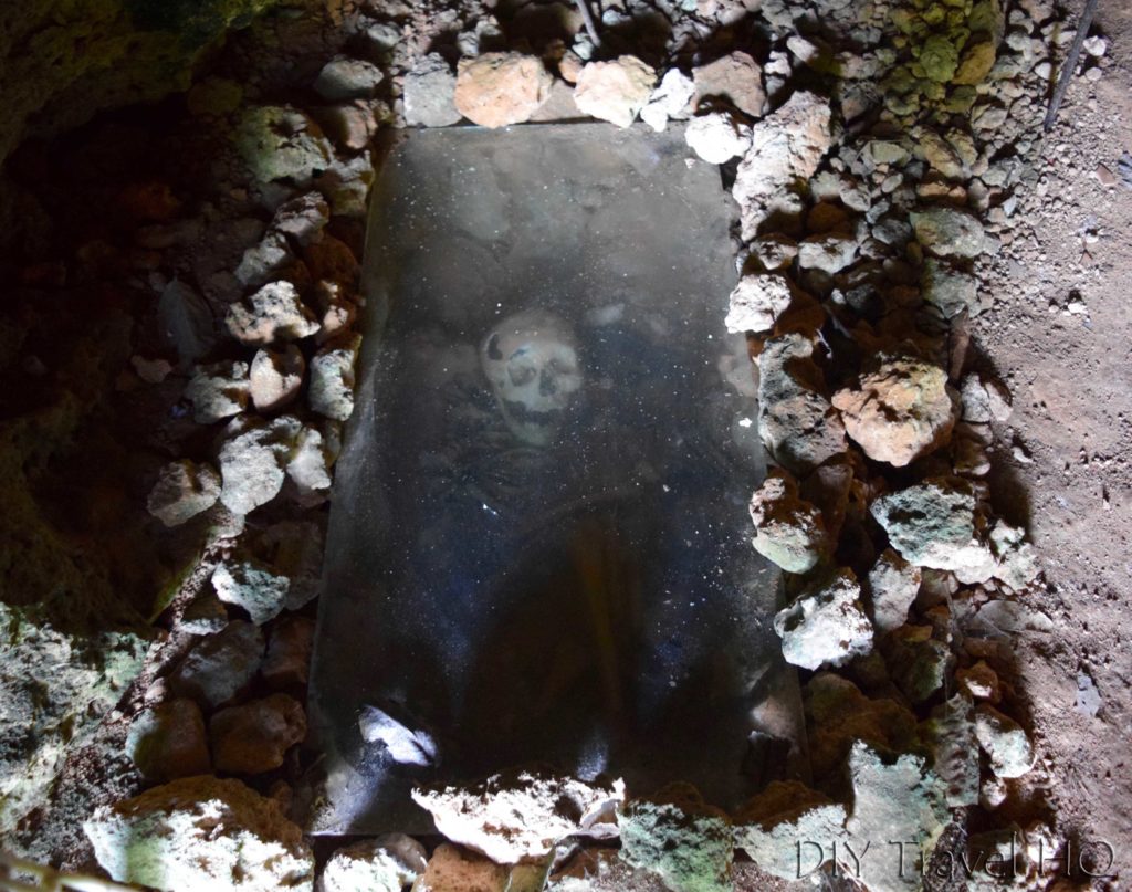 Skeleton in tomb at La Cueva Baracoa