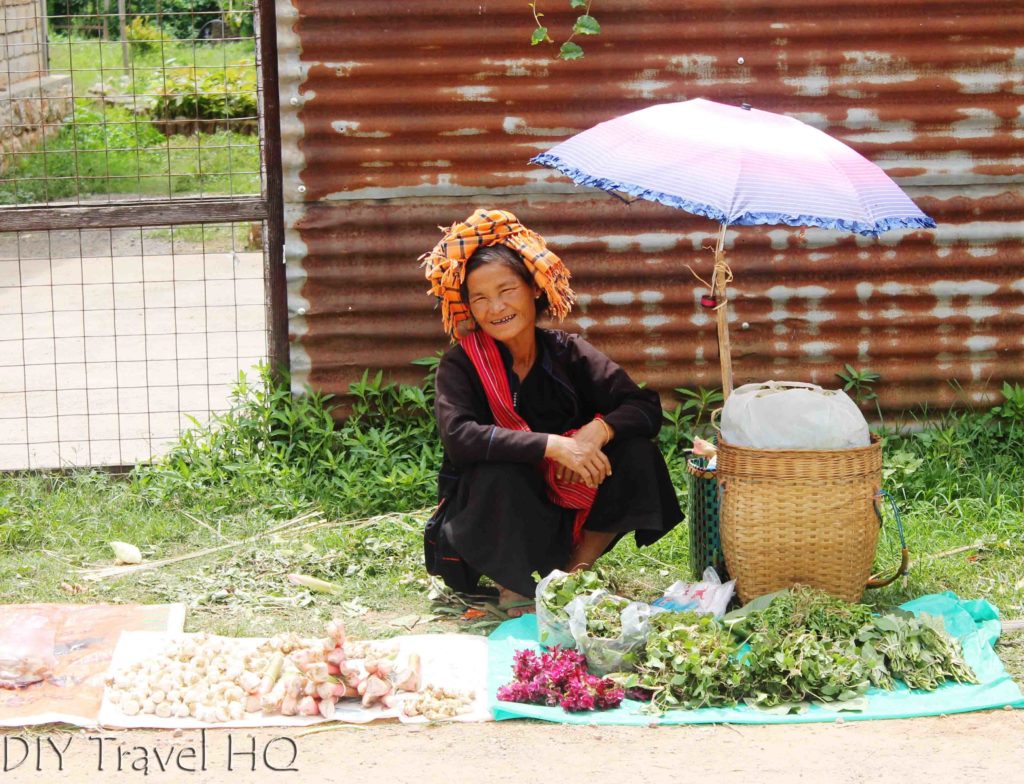 Pa-O tribe woman at market