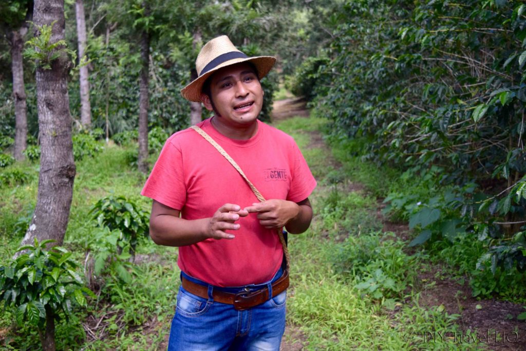 Gustavo local De la Gente coffee farmer in Antigua Guatemala