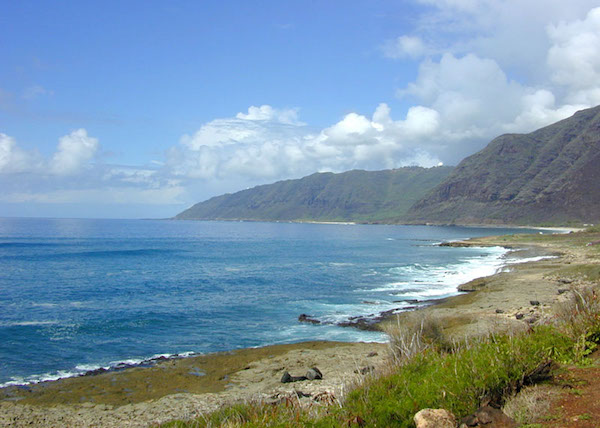 Mountain and see view at Ka'ena Point Oahu