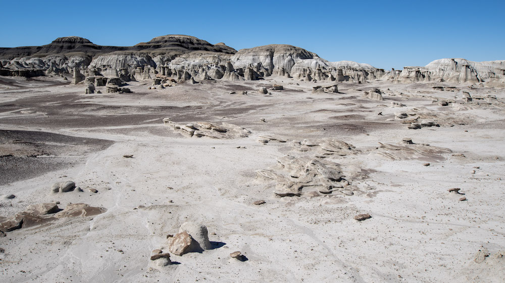 hiking bisti badlands